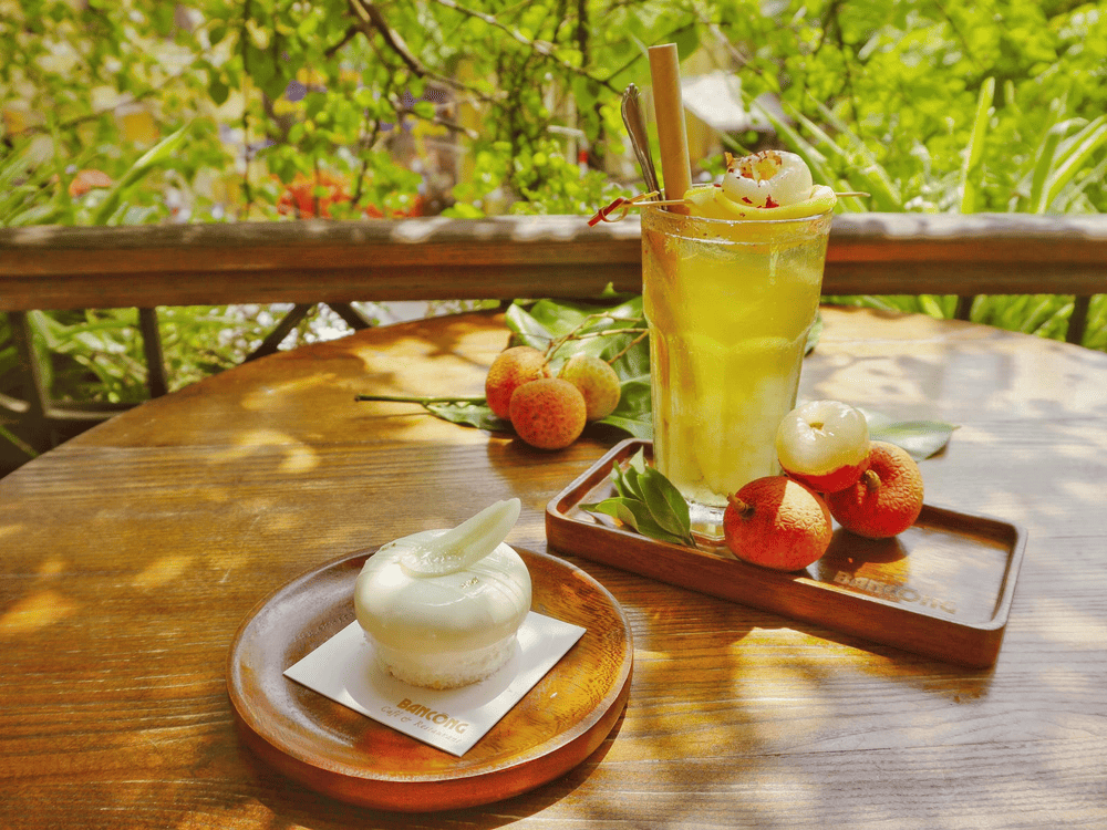 Ban Cong offers more than just food, it also serves delicious coffee and pastries (Source: Bancông - Số 2 Đinh Liệt)